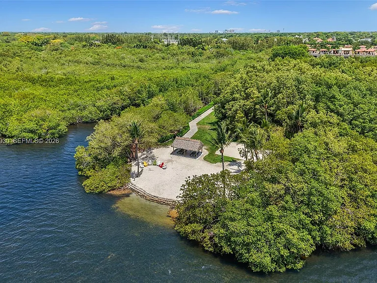 6226 Paradise Point Dr — Photo 9