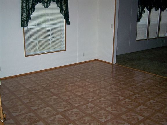 3rd image of 393 SW Jackson Ct