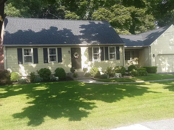 207 Edgewood Cir, Southington, CT 06489