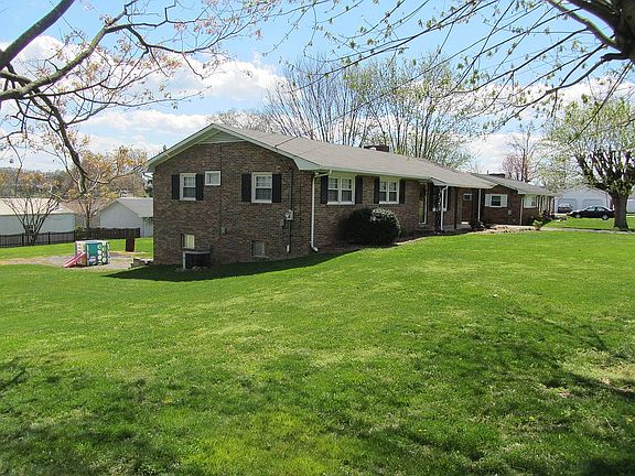 3rd image of 148 Greenmeadow Ln