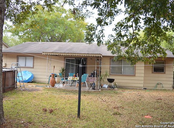 3rd image of 7523 Meadow Lawn St