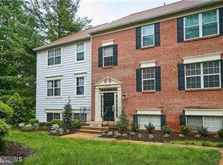 12008 Golf Ridge Ct APT 202, Fairfax, VA 22033