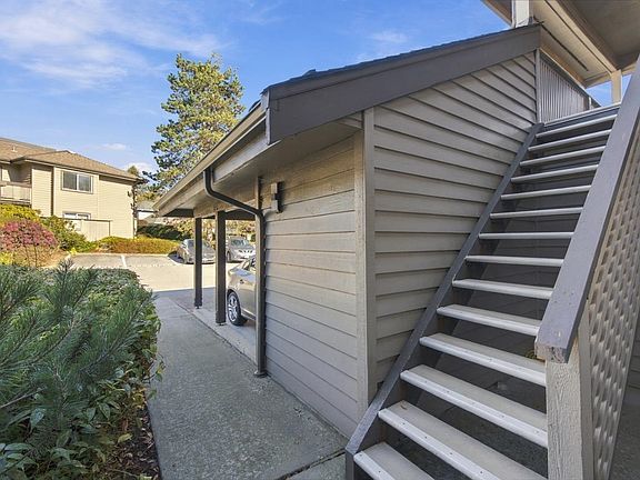 5th image of 806 Roche Point Dr