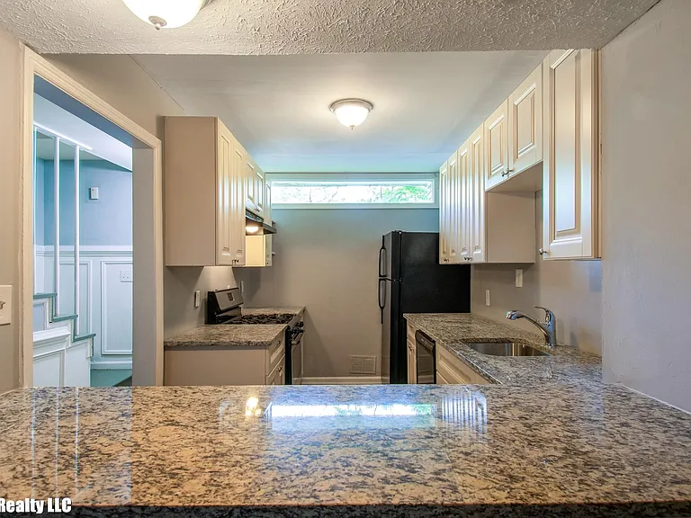 1790 Lyle Ave #1 — Photo 3