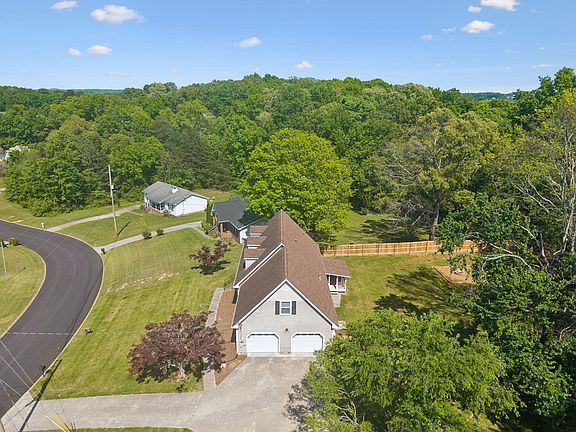 4th image of 621 Lee Dr