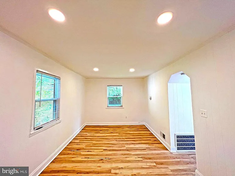 7009 Hawthorne St — Photo 20