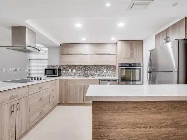 20350 W Country Club Dr #1204, Aventura, FL 33180