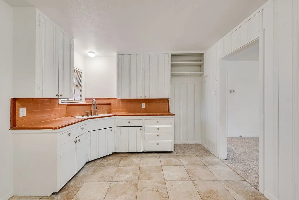 1233 Marion - 1 — Photo 3