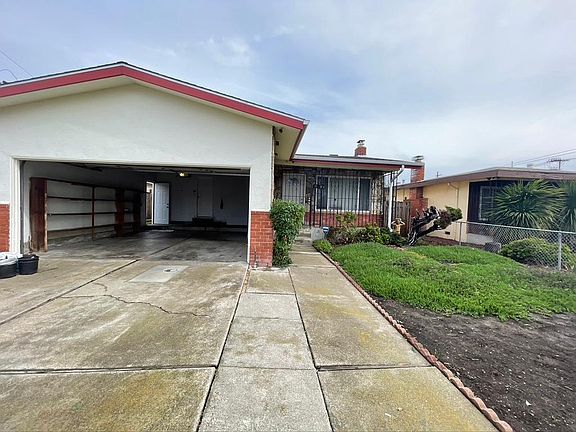 3rd image of 144 Harbour Way S