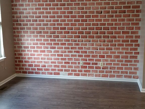 3rd image of 226 Golden Rain Ln