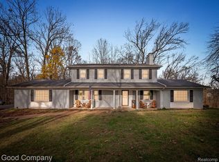 870 Darien Cir, Rochester, MI 48306