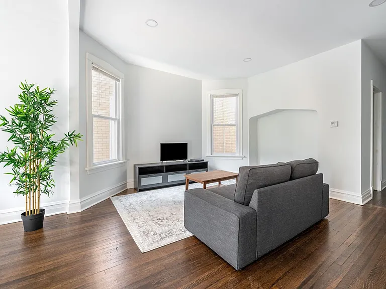 2252 N Lawndale Ave #1 — Photo 7