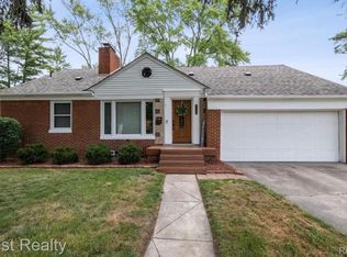 22716 Floral St, Farmington, MI 48336