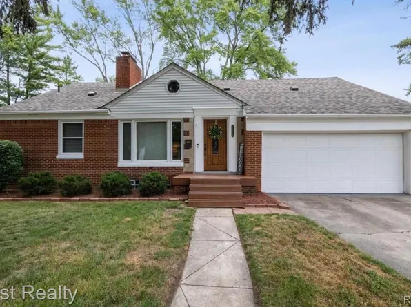 22716 Floral St, Farmington, MI 48336