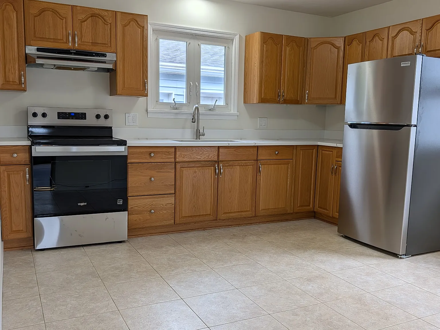 3 bed, 1088 sqft, $2,200 — Photo 3