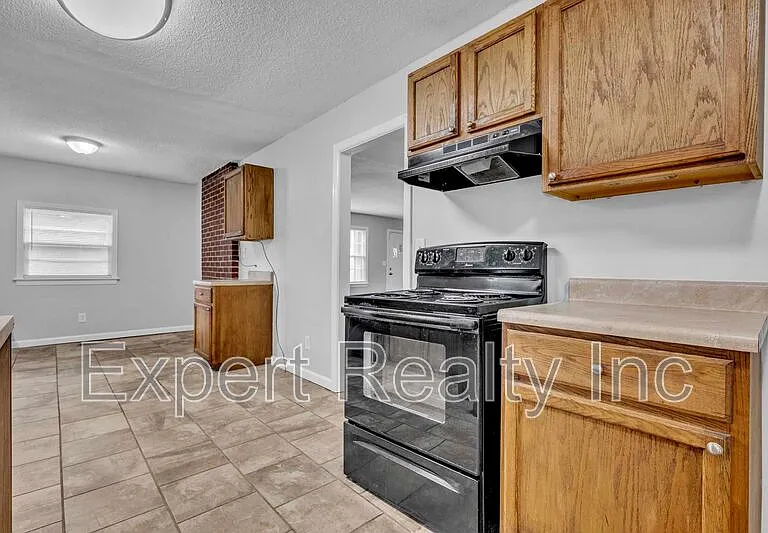 920 Parkway Dr — Photo 9
