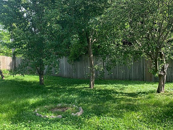 3rd image of 7803 Parkwood Dr