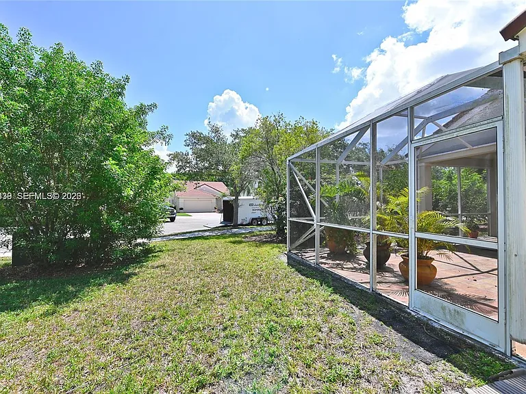 889 Sand Creek Cir — Photo 23