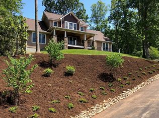 158 Hillside Dr, Swannanoa, NC 28778