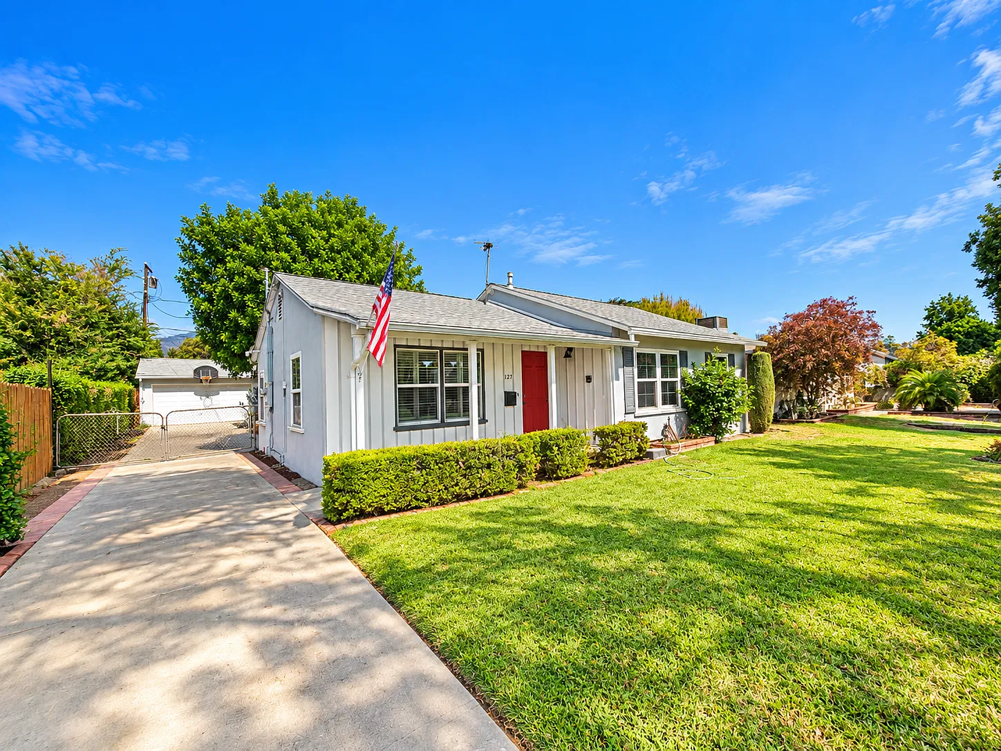 3 bed, 929 sqft, $3,050 — Photo 3
