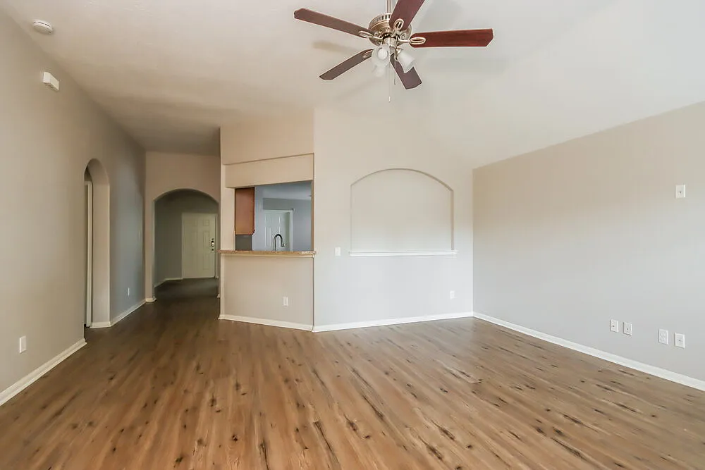4 bed, 2.0 bath, 1946 sqft, $1,995 — Photo 4