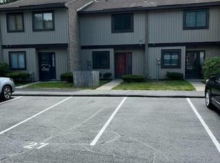 27 Point Of Woods Dr, Albany, NY 12203
