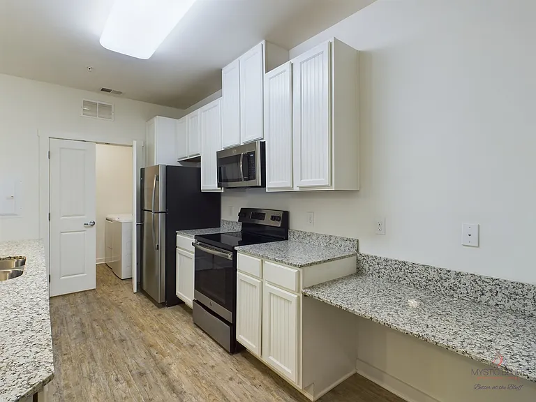 Mystic Bluff Apartments — Photo 93