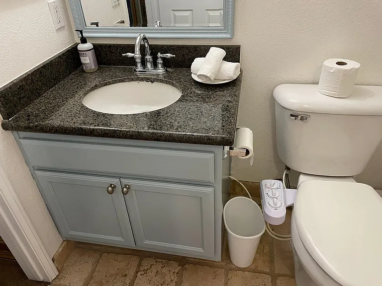 guest bedroom bathroom
