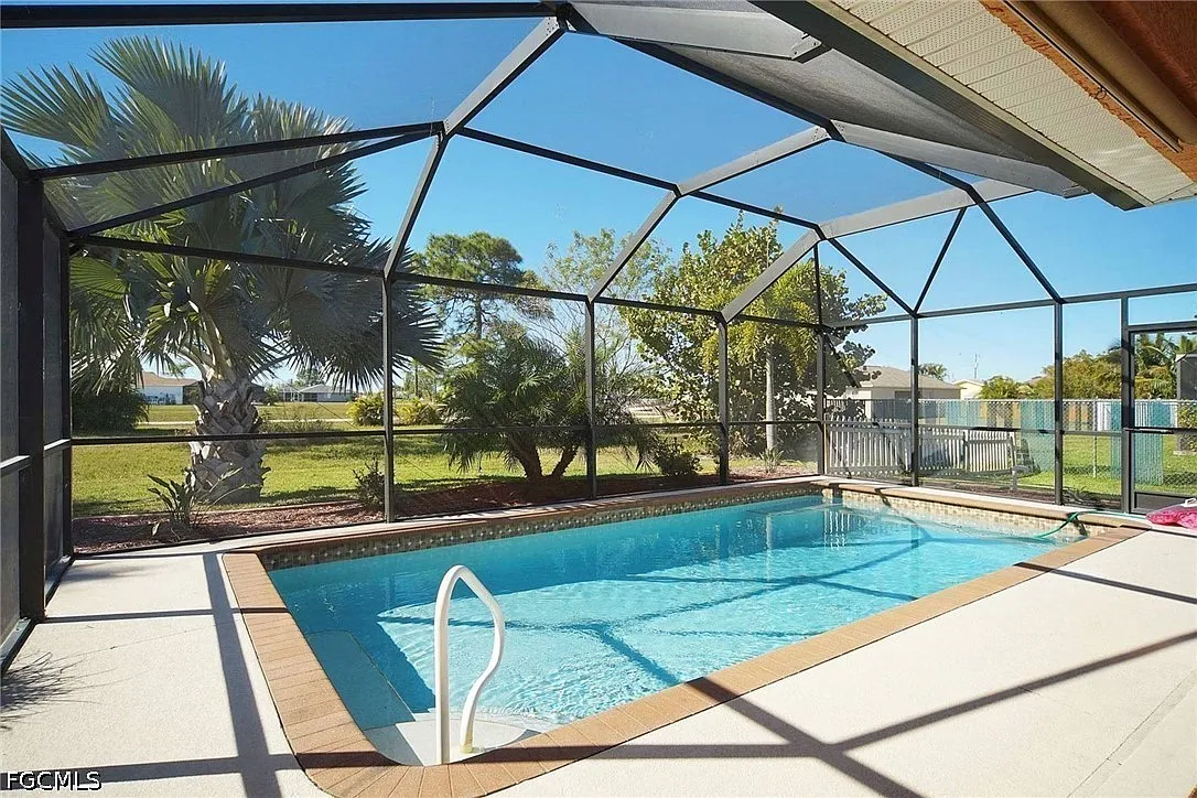 3 bed, 2.0 bath, 1408 sqft, $4,555 — Photo 1