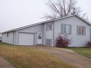 4600 E Roughrider Cir, Mandan, ND 58554