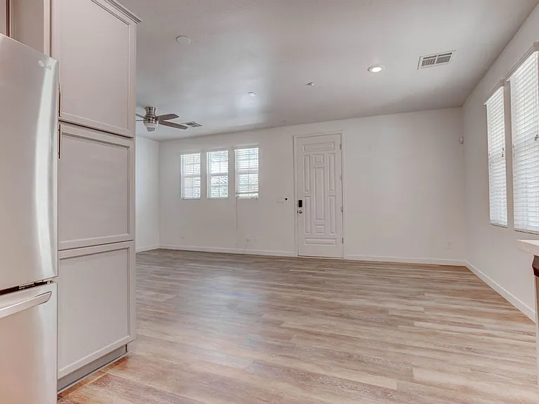 2049 Rockburne St — Photo 11