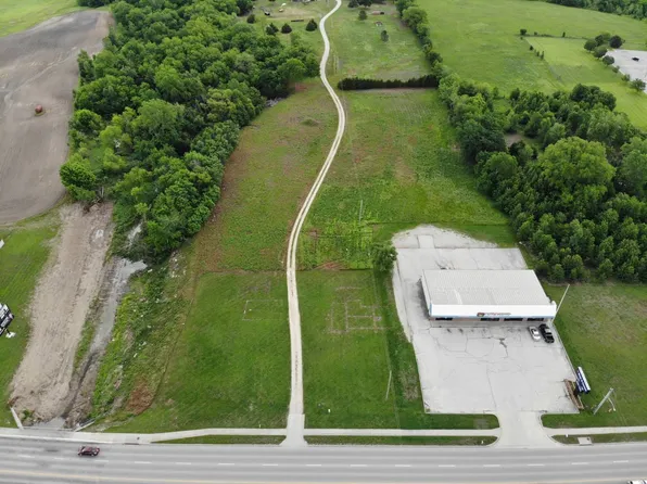 2440 S Santa Fe Ave, Chanute, KS 66720