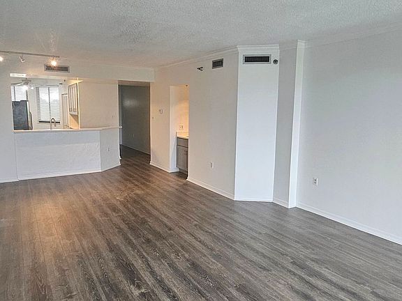 5th image of 401 E Robinson St #405