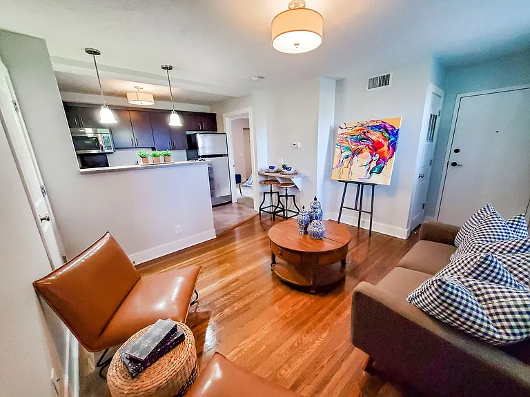 628 Park Ave — Photo 4