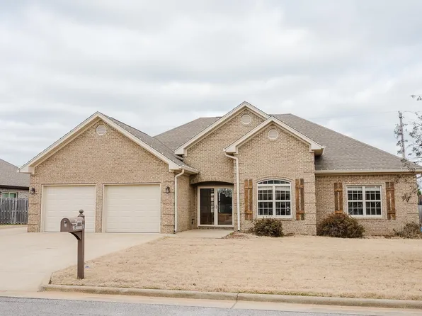 98 Cottonwood Dr, Muscle Shoals, AL 35661