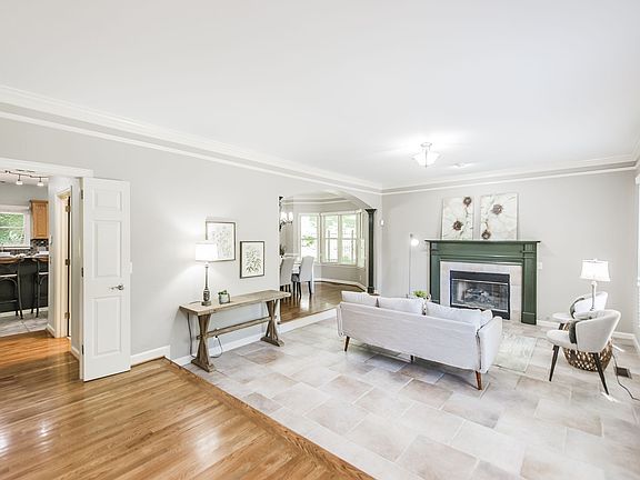 5th image of 805 N Highlands Ct