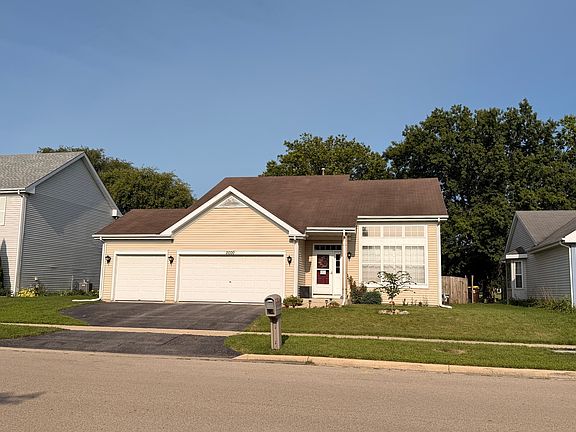 3rd image of 2000 Oakbrook Dr