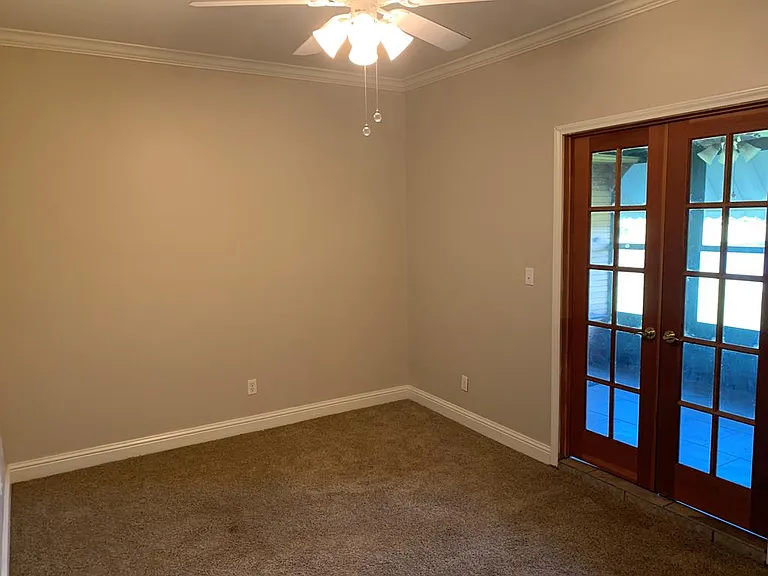 801 Country Club Cir — Photo 9