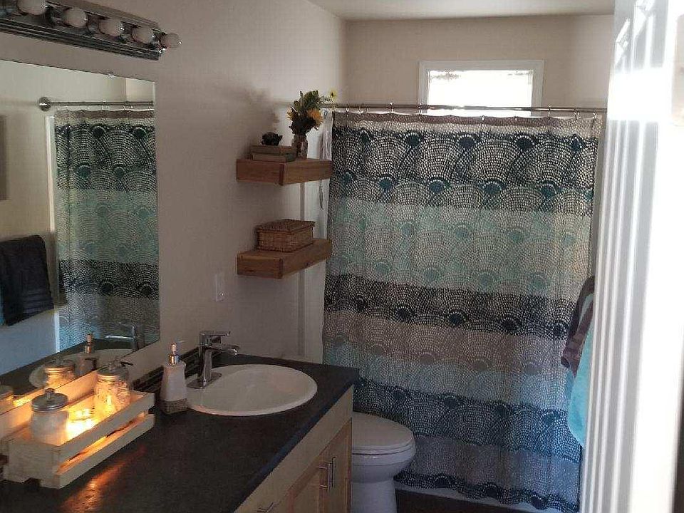 2nd image of 607 S Ruby St #1