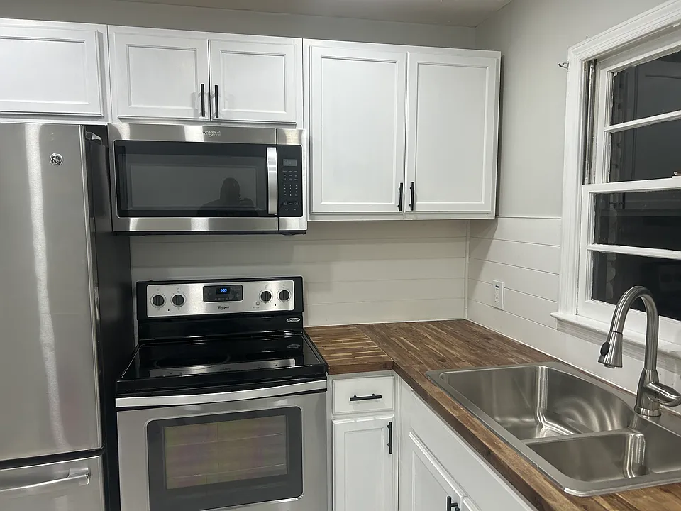 792 Marstevan Dr NE #1