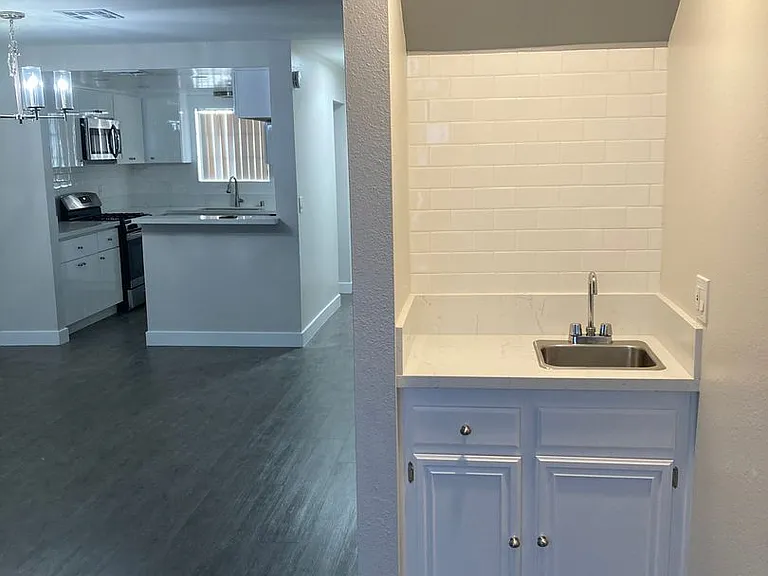 13215 Moorpark St. — Photo 10