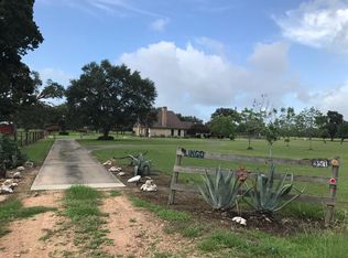 957 County Road 286, Edna, TX 77957
