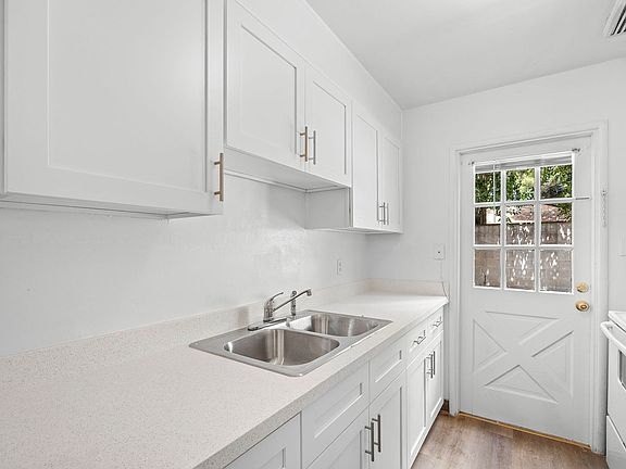 3rd image of 1921-1927 E 8th St #706598334