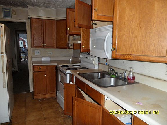 4th image of 1716 NW Beaumont Ave