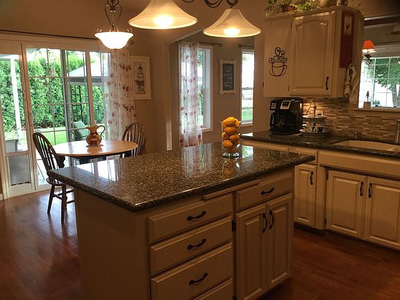 Eat in kitchen