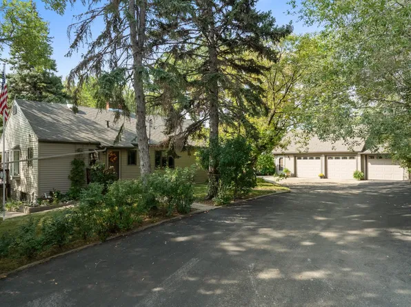 1123 9th St NW, Minot, ND 58703