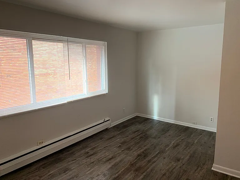 1456 N Farwell Ave — Photo 4