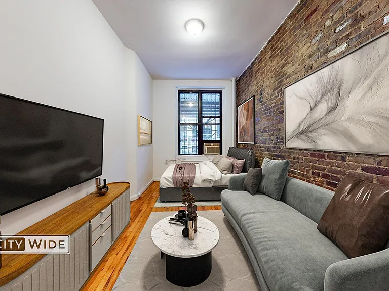 158 E 82nd St #1B — Photo 1