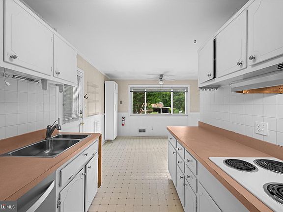 4th image of 7809 Killebrew Dr