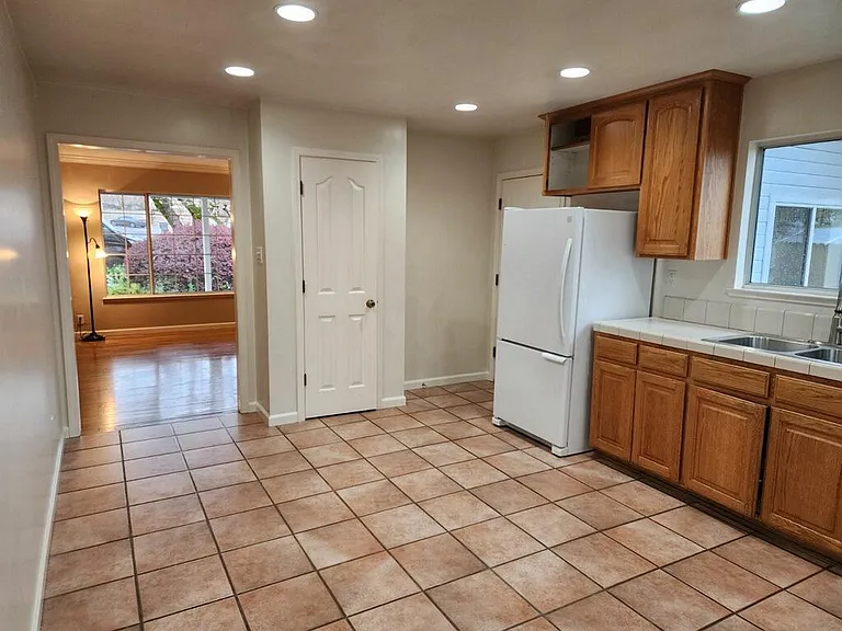 10301 Buena Vista Dr — Photo 4